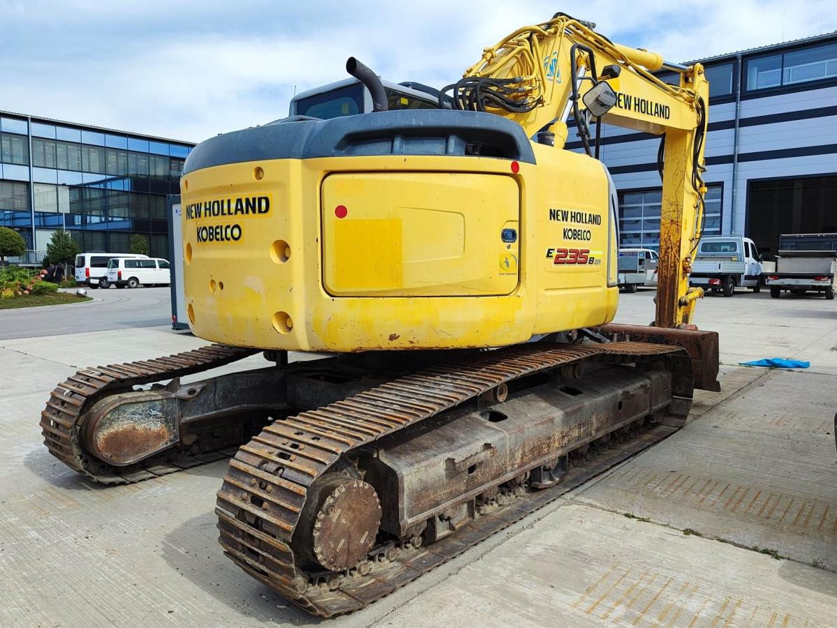 New Holland E235B SR-2 - Pelle sur chenille: photos 4 New Holland E235B SR-2 - Pelle sur chenille: photos 4