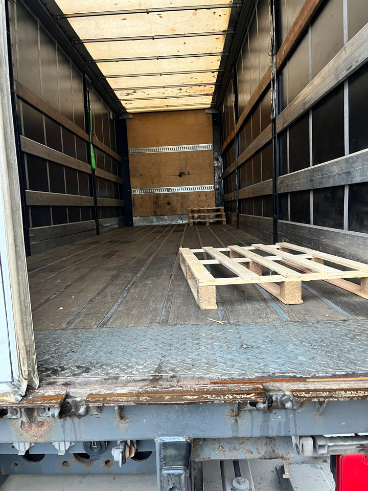 Camion à rideaux coulissants DAF FA45: photos 6