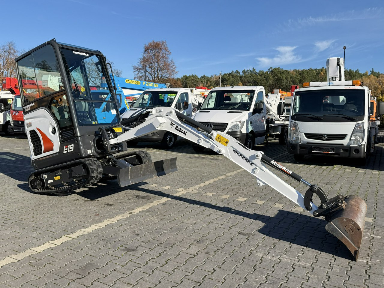 Bobcat E19 Komplet Łyżek Mało Używana Przepracowane tylko 90mth - Mini pelle: photos 2 Bobcat E19 Komplet Łyżek Mało Używana Przepracowane tylko 90mth - Mini pelle: photos 2
