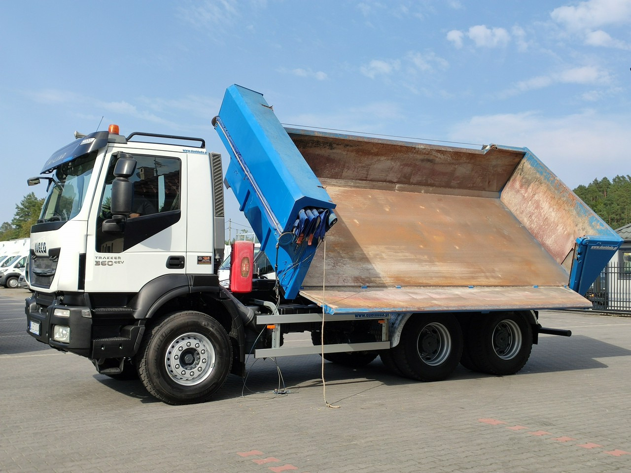 Iveco Trakker 360 EEV Manual 6x4 Wywrot 3-stronny Hydroburta Bok i Tył - Camion benne: photos 5 Iveco Trakker 360 EEV Manual 6x4 Wywrot 3-stronny Hydroburta Bok i Tył - Camion benne: photos 5