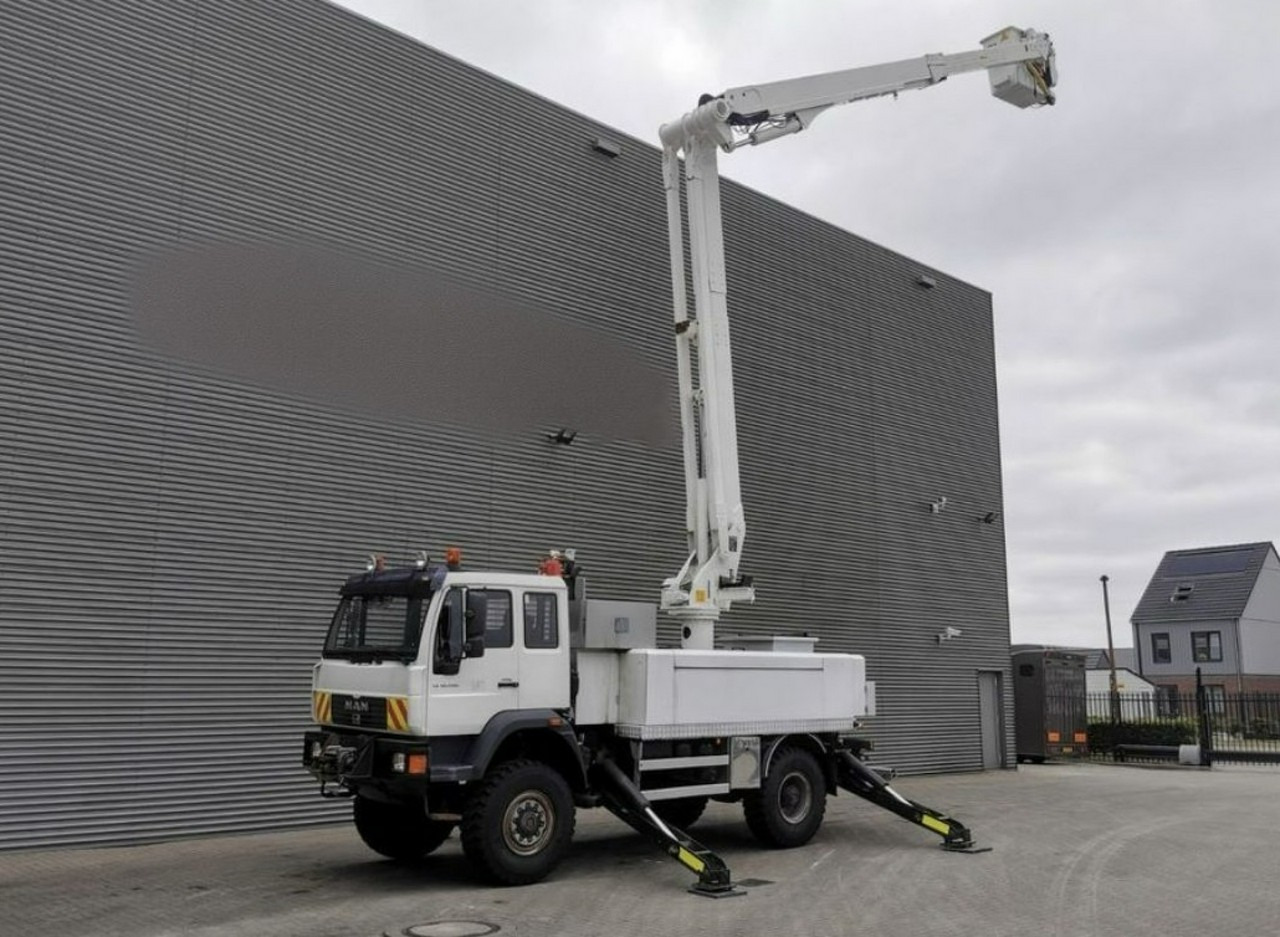 MAN LE 18.280 4x4 Zwyżka Altec TA60 Podnośnik Koszowy - Camion avec nacelle: photos 1 MAN LE 18.280 4x4 Zwyżka Altec TA60 Podnośnik Koszowy - Camion avec nacelle: photos 1