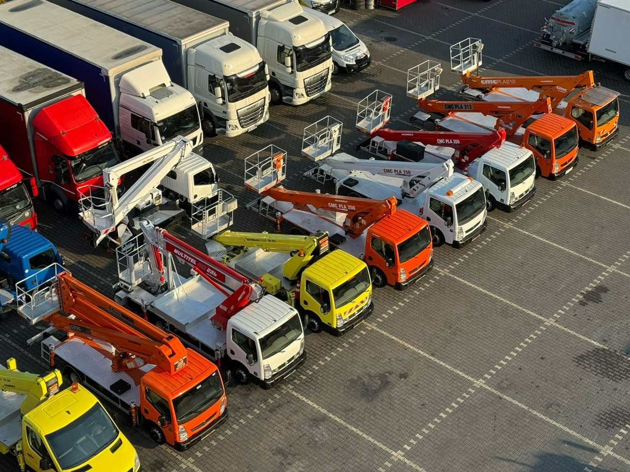 Nissan Cabstar - Camion avec nacelle: photos 2 Nissan Cabstar - Camion avec nacelle: photos 2