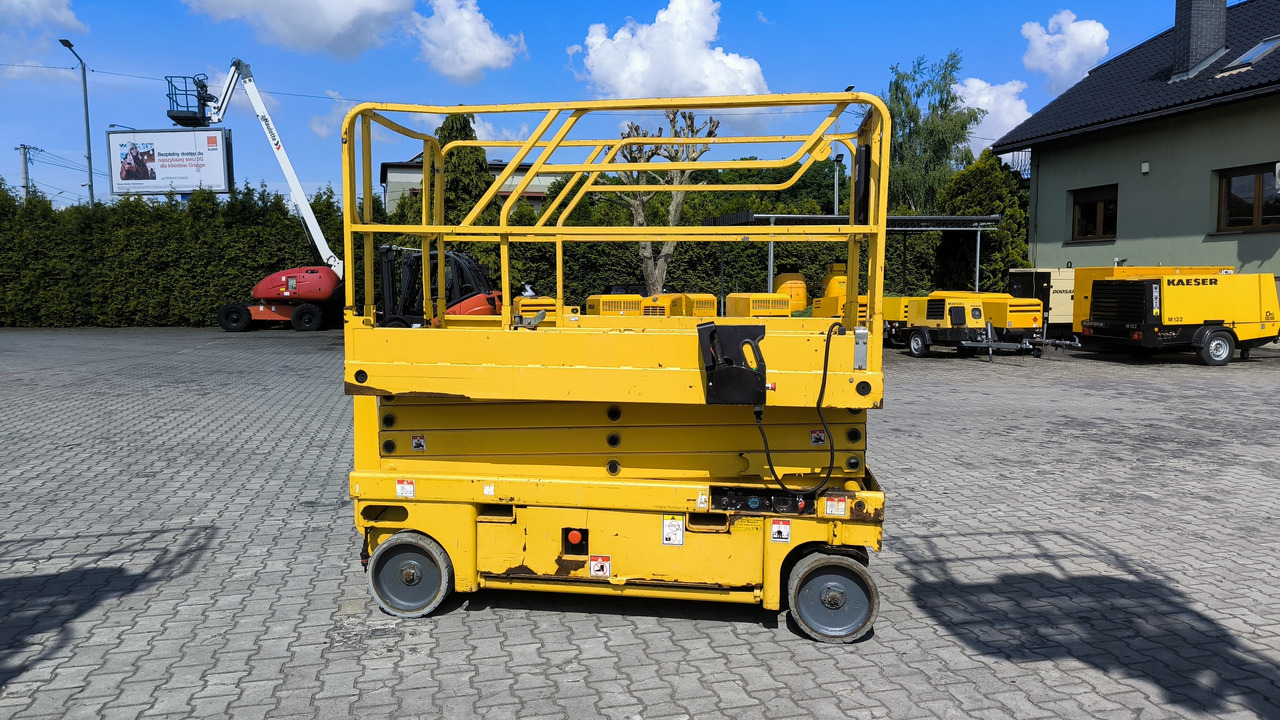 HAULOTTE Compact 10 - Nacelle ciseaux: photos 2 HAULOTTE Compact 10 - Nacelle ciseaux: photos 2