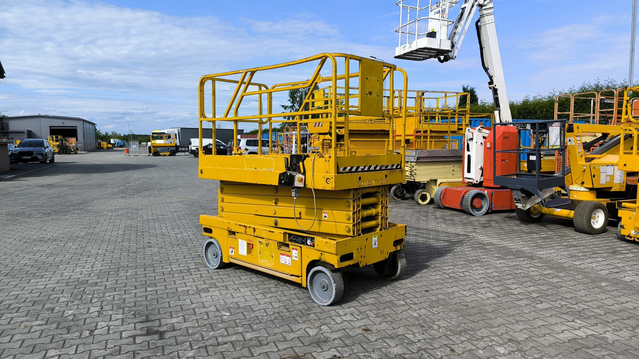 HULOTTE Compact 12 - Nacelle ciseaux: photos 3 HULOTTE Compact 12 - Nacelle ciseaux: photos 3