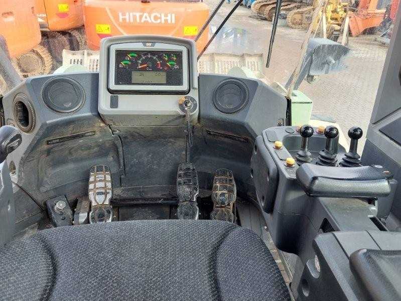 Chargeuse sur pneus CAT 950 M: photos 11 Chargeuse sur pneus CAT 950 M: photos 11