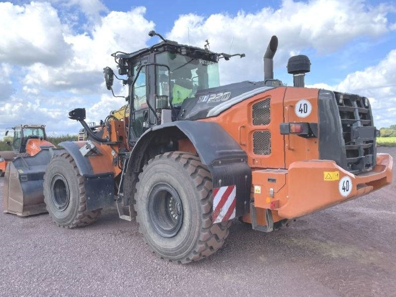 Hitachi ZW 220-7 - Chargeuse sur pneus: photos 3 Hitachi ZW 220-7 - Chargeuse sur pneus: photos 3