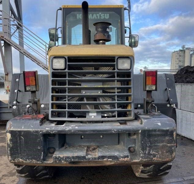 Komatsu WA 200 PT-5 - Chargeuse sur pneus: photos 3 Komatsu WA 200 PT-5 - Chargeuse sur pneus: photos 3