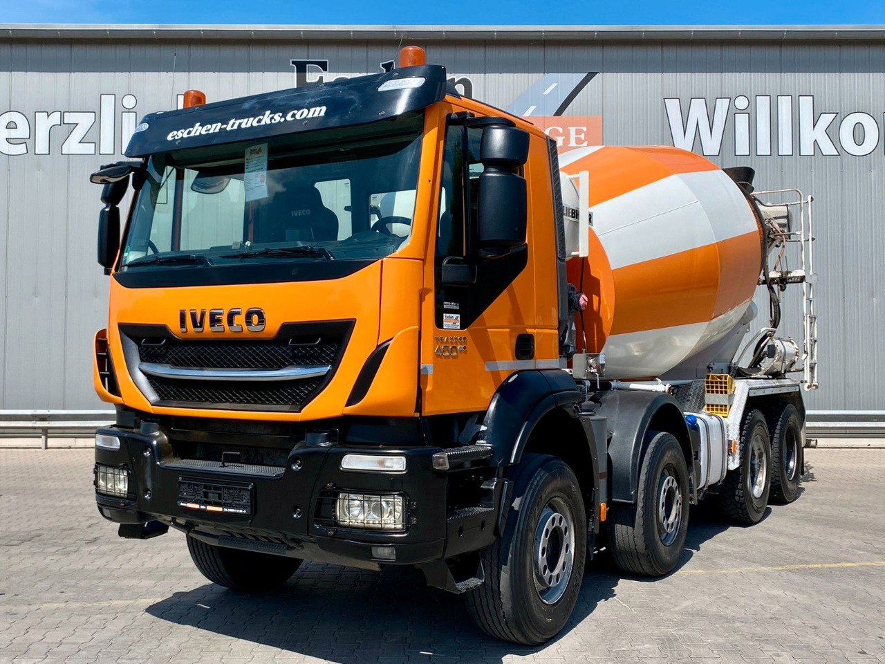 Iveco Trakker AD 340 TB 400/8x4 | 9m³ Liebherr*Navi*AC - Camion malaxeur: photos 1 Iveco Trakker AD 340 TB 400/8x4 | 9m³ Liebherr*Navi*AC - Camion malaxeur: photos 1
