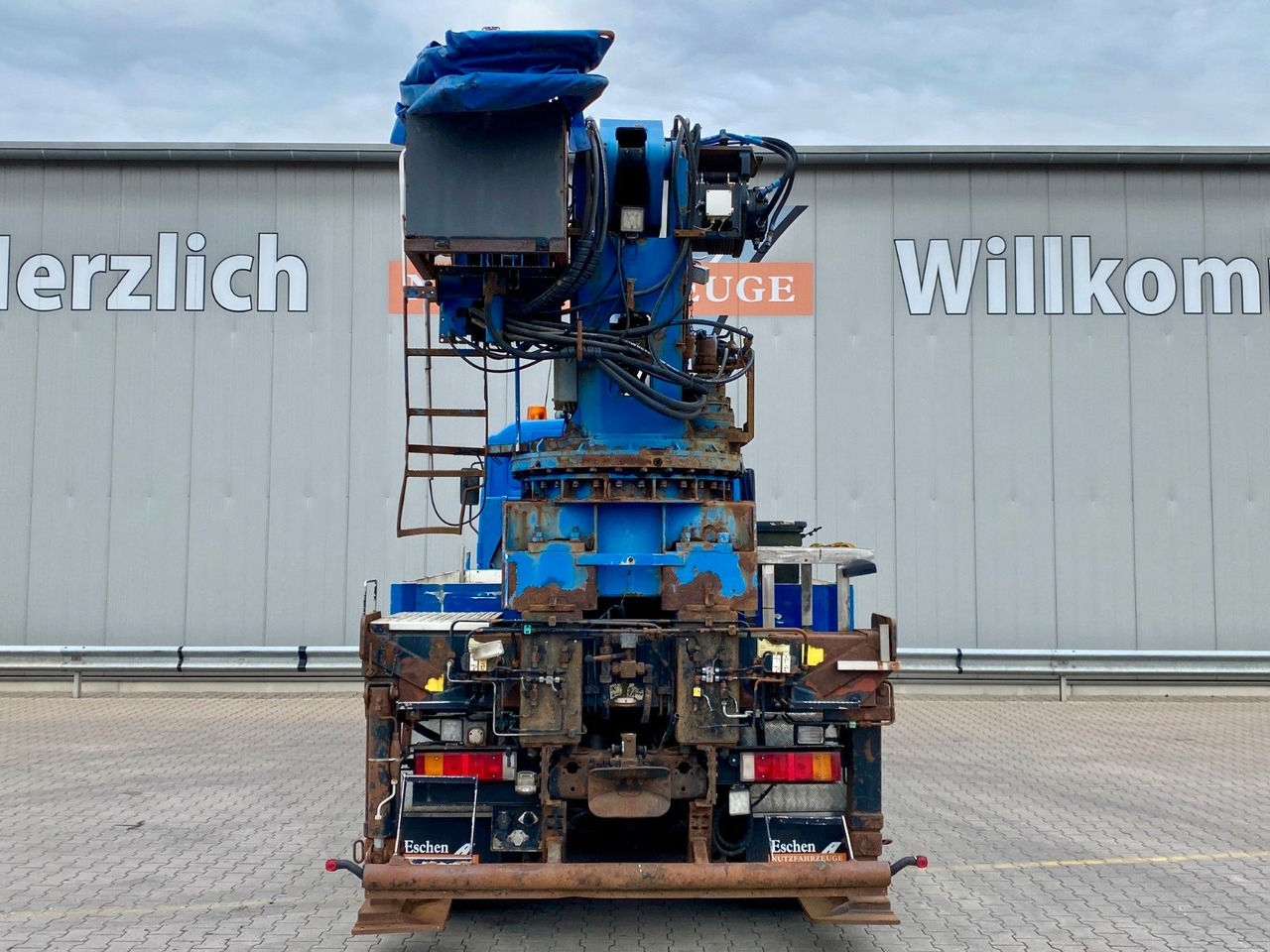 MAN 27.464 6x4 | MKG HMK 350a 2L*FUNK*Retarder*AHK MAN 27.464 6x4 | MKG HMK 350a 2L*FUNK*Retarder*AHK - Camion grue: photos 4 MAN 27.464 6x4 | MKG HMK 350a 2L*FUNK*Retarder*AHK MAN 27.464 6x4 | MKG HMK 350a 2L*FUNK*Retarder*AHK - Camion grue: photos 4