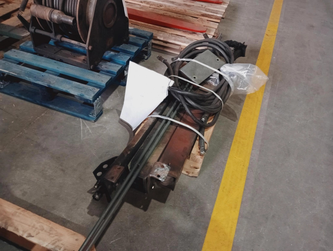 Distribuidor de cabrestante para grúas - Grue auxiliaire: photos 1 Distribuidor de cabrestante para grúas - Grue auxiliaire: photos 1