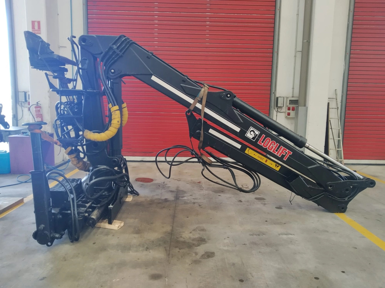 Grúa LOGLIFT 120S79R - Grue auxiliaire pour Camion: photos 1 Grúa LOGLIFT 120S79R - Grue auxiliaire pour Camion: photos 1