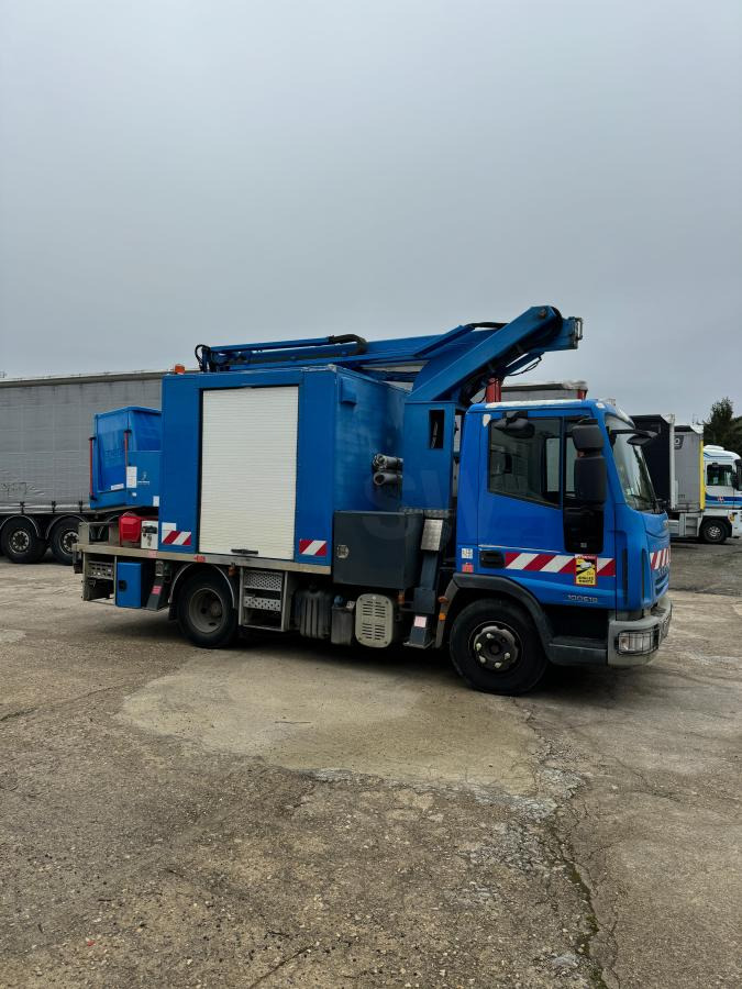 Iveco Eurocargo 100E18 - Camion avec nacelle: photos 4 Iveco Eurocargo 100E18 - Camion avec nacelle: photos 4