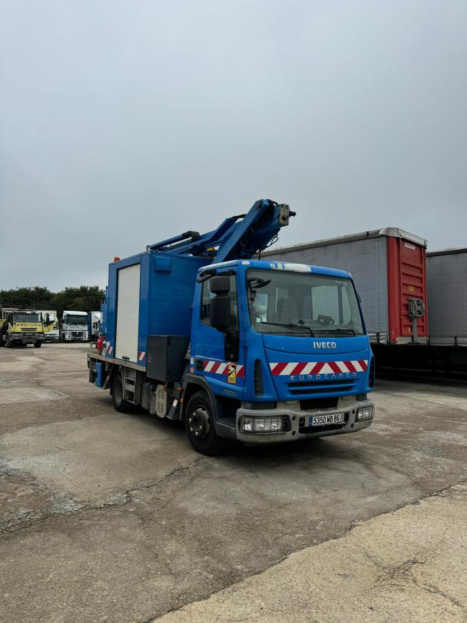 Iveco Eurocargo 100E18 - Camion avec nacelle: photos 3 Iveco Eurocargo 100E18 - Camion avec nacelle: photos 3