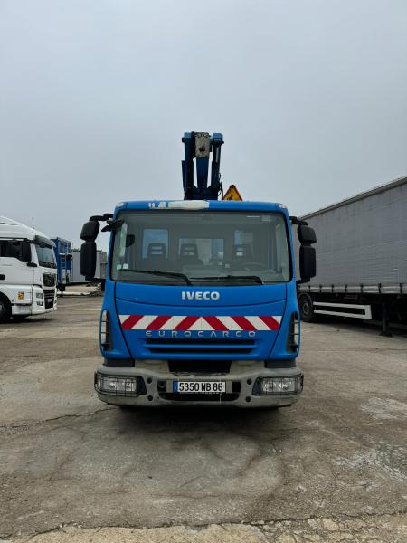 Iveco Eurocargo 100E19 - Camion avec nacelle: photos 2 Iveco Eurocargo 100E19 - Camion avec nacelle: photos 2