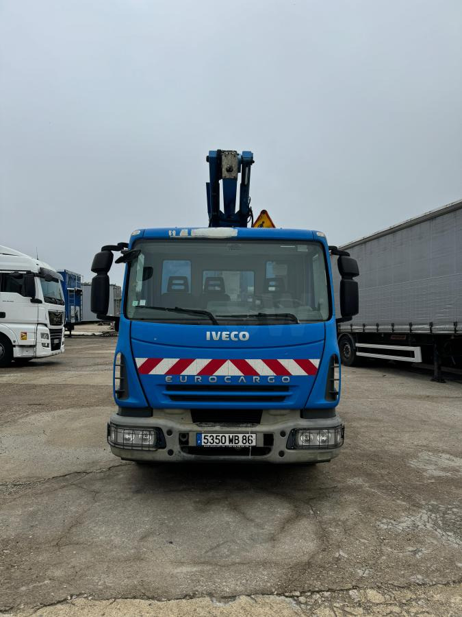 Iveco Eurocargo 100E19 - Camion avec nacelle: photos 2 Iveco Eurocargo 100E19 - Camion avec nacelle: photos 2