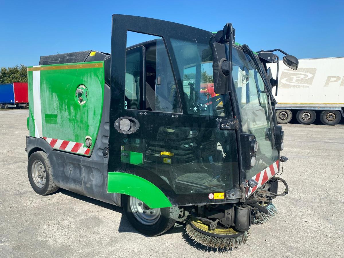 Mathieu Azura MC210 - Balayeuse de voirie: photos 5 Mathieu Azura MC210 - Balayeuse de voirie: photos 5