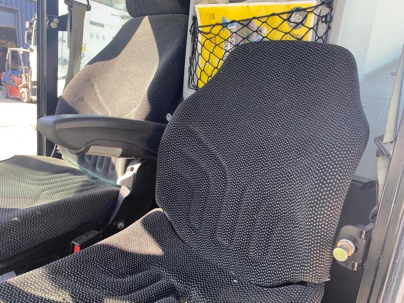 Mathieu Azura MC210 - Balayeuse de voirie: photos 4 Mathieu Azura MC210 - Balayeuse de voirie: photos 4