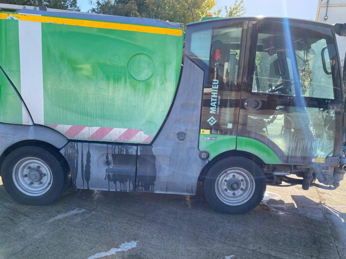 Mathieu Azura MC210 - Balayeuse de voirie: photos 2 Mathieu Azura MC210 - Balayeuse de voirie: photos 2