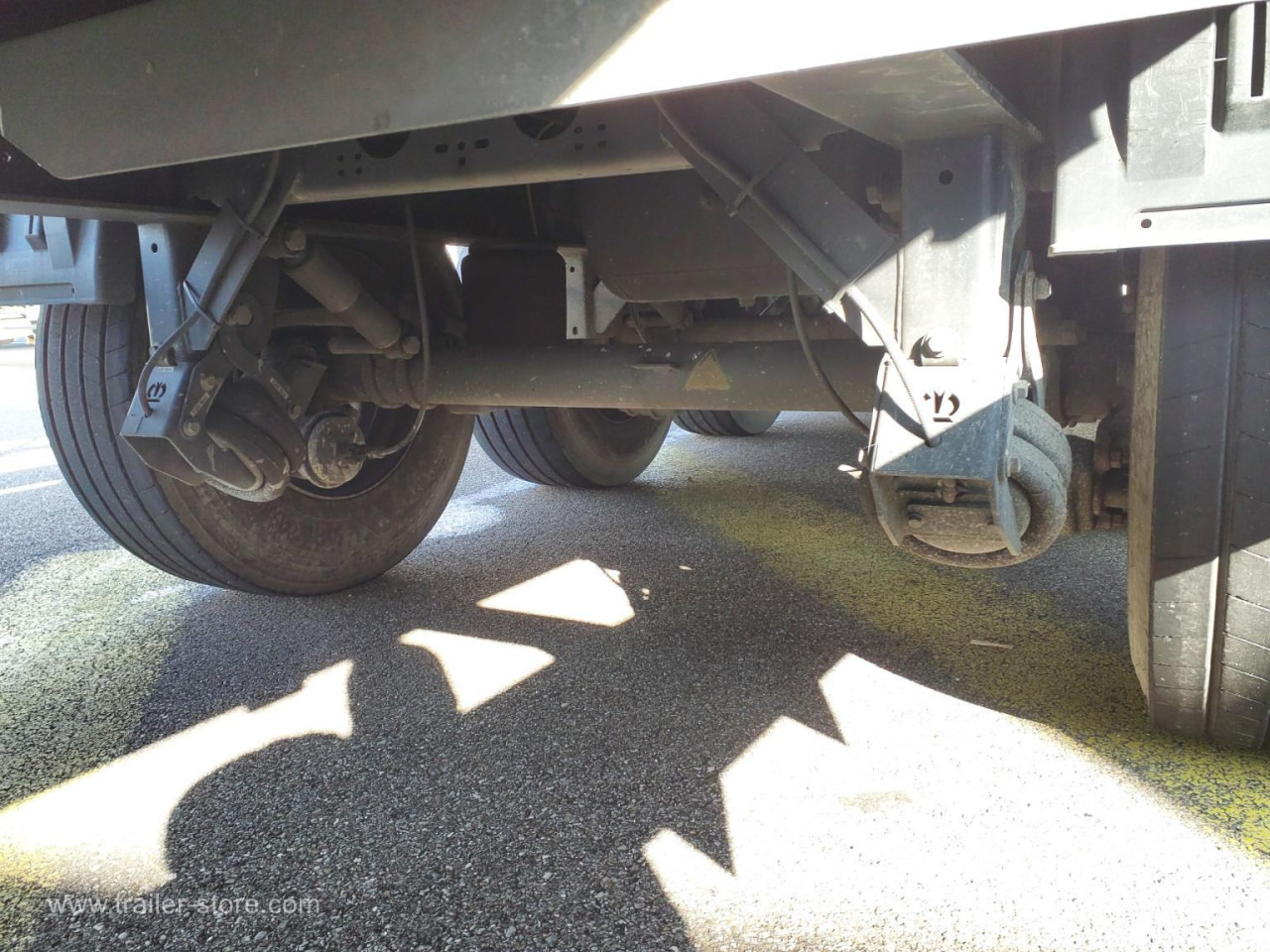 KRONE Curtainsider Standard - Semi-remorque rideaux coulissants: photos 2 KRONE Curtainsider Standard - Semi-remorque rideaux coulissants: photos 2