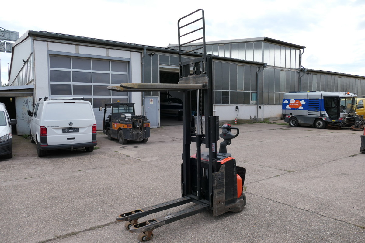 BT SWE 200D Batterie 16/2021 - Transpalette: photos 1 BT SWE 200D Batterie 16/2021 - Transpalette: photos 1