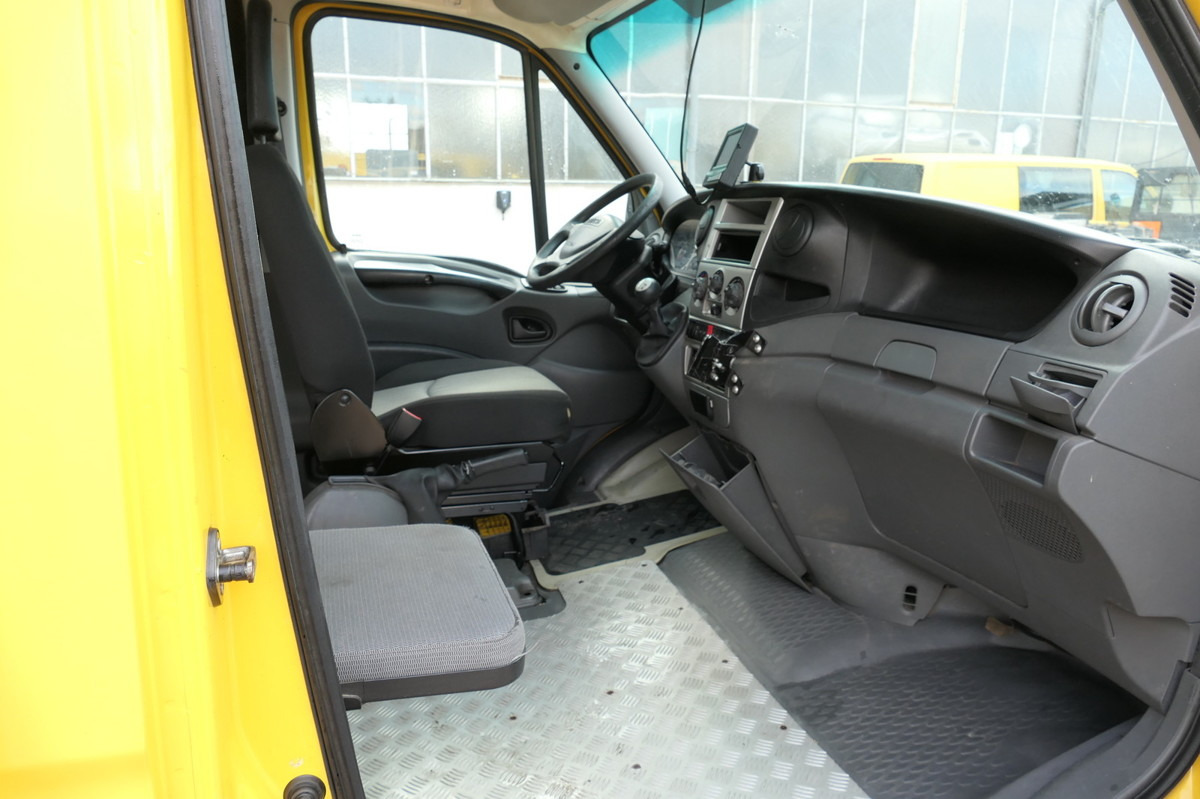Photo d'intérieur 1: Fourgon grand volume IVECO Daily 35 S11 C30C AUTOMATIK KAMERA MAXI Regale D