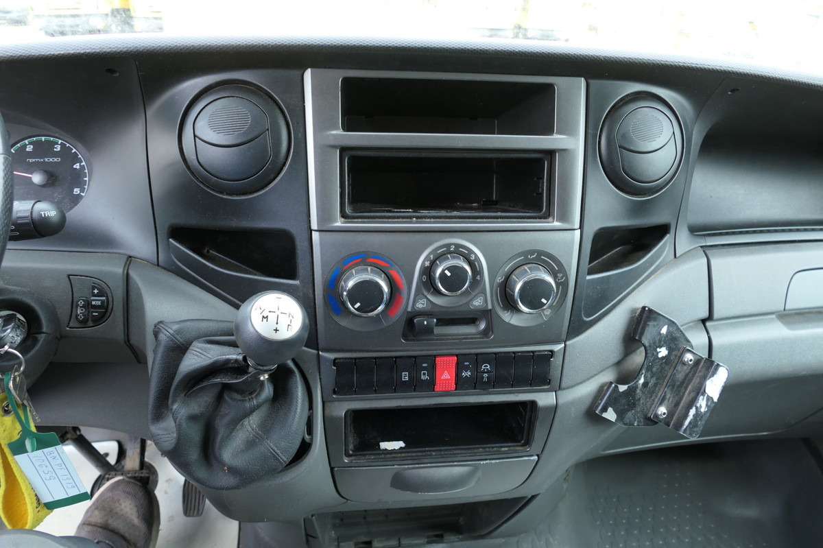 Fourgon grand volume IVECO Daily 35 S11 C30C AUTOMATIK KAMERA Regale LUFT D: photos 10