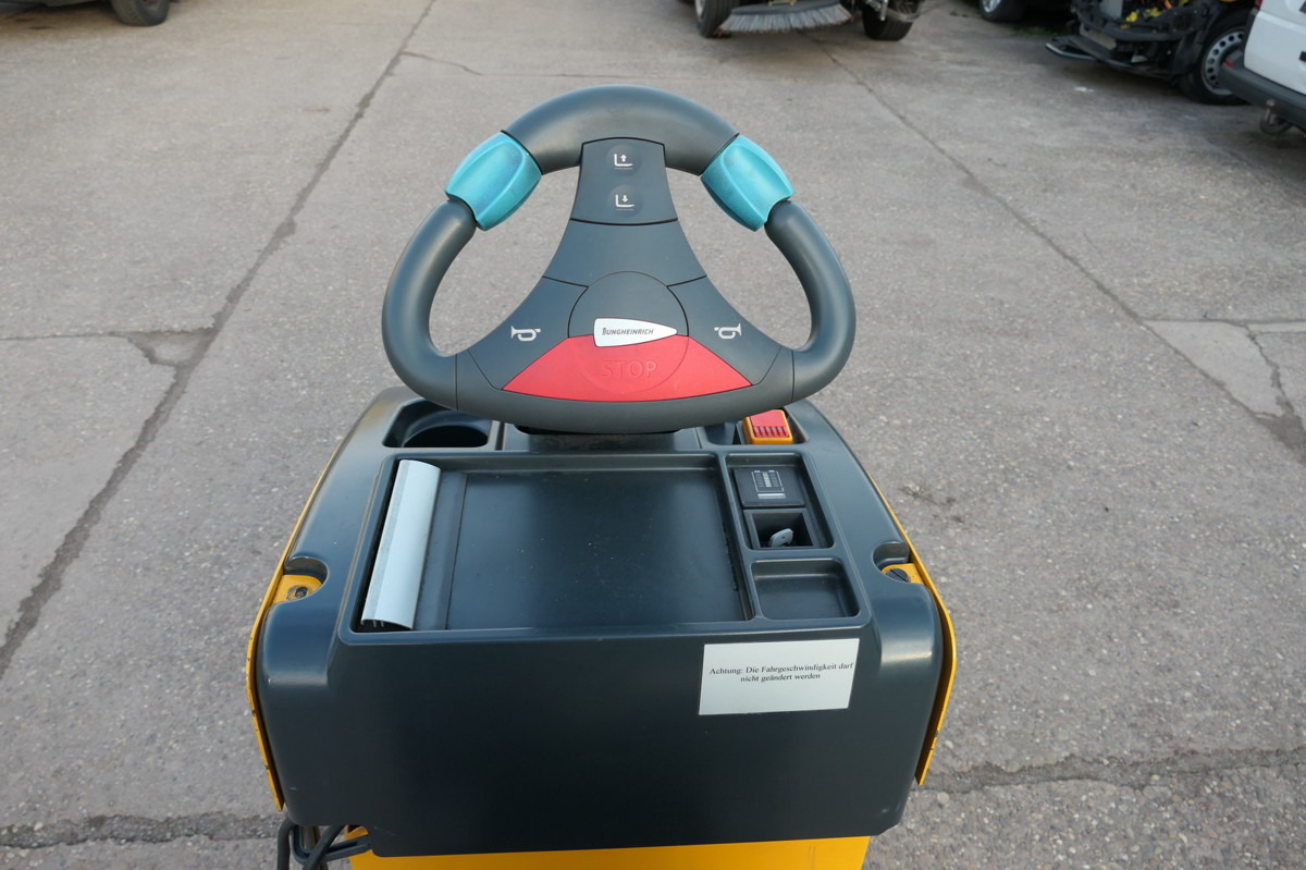 JUNGHEINRICH EZS 130 Schlepper Batterie 06/2021 - Chariot tracteur: photos 5 JUNGHEINRICH EZS 130 Schlepper Batterie 06/2021 - Chariot tracteur: photos 5