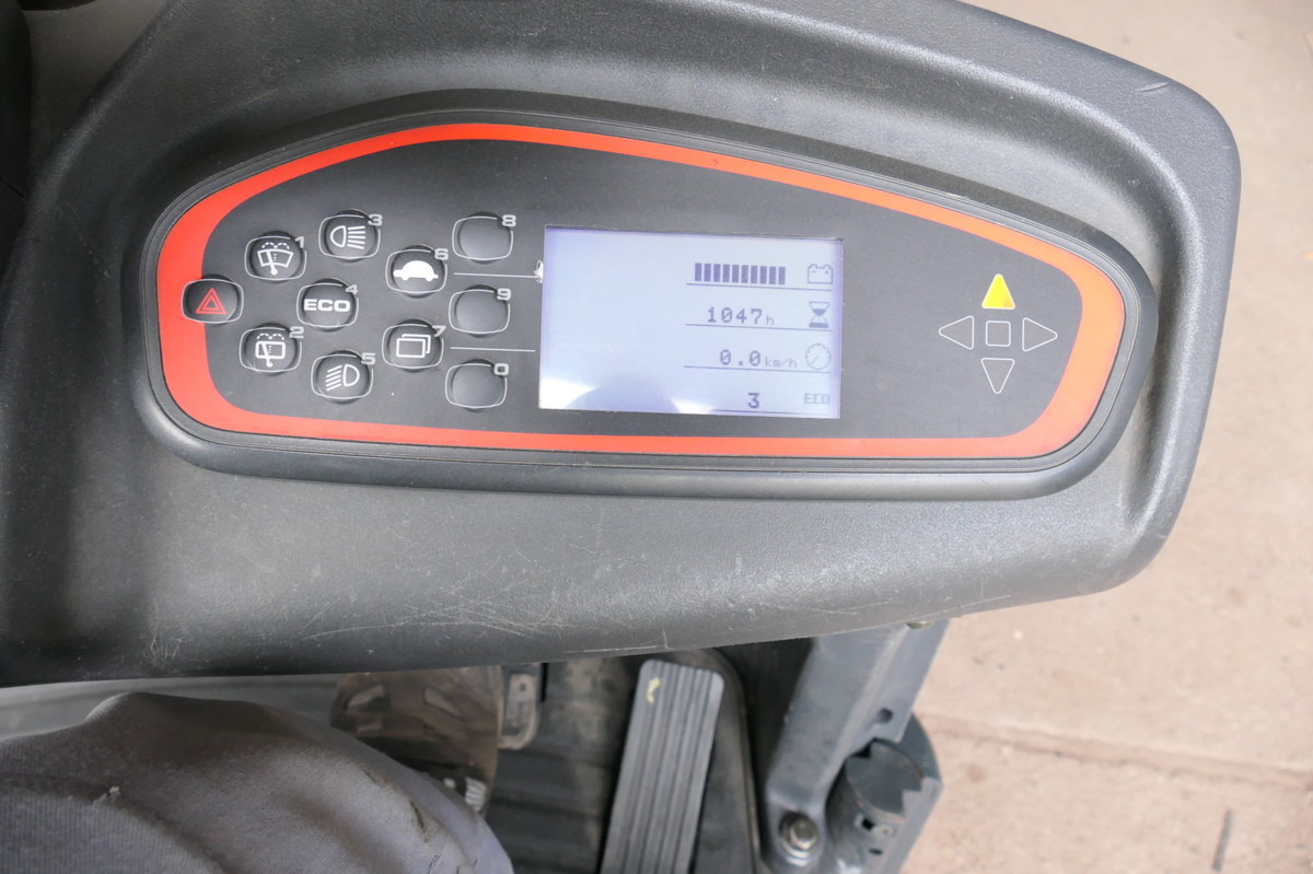 LINDE P 60 Z Schlepper Batterie 22/2019 3-Rad - crédit-bail LINDE P 60 Z Schlepper Batterie 22/2019 3-Rad: photos 10 LINDE P 60 Z Schlepper Batterie 22/2019 3-Rad - crédit-bail LINDE P 60 Z Schlepper Batterie 22/2019 3-Rad: photos 10