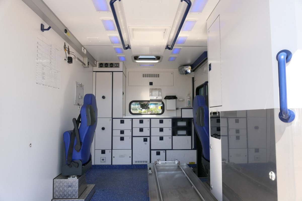 Ambulance MERCEDES-BENZ Sprinter 519 CDI Klima Krankenwagen: photos 11
