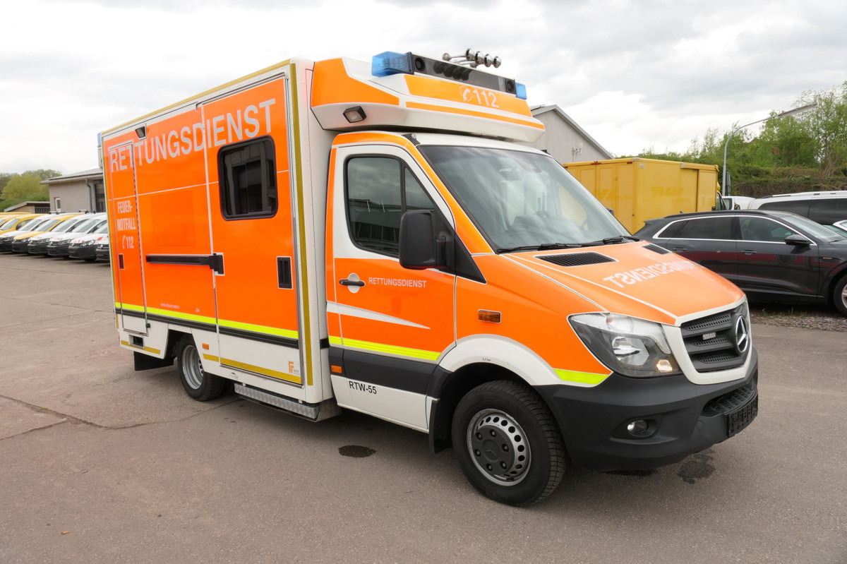 MERCEDES-BENZ Sprinter 519 CDI Klima Krankenwagen - Ambulance: photos 1 MERCEDES-BENZ Sprinter 519 CDI Klima Krankenwagen - Ambulance: photos 1