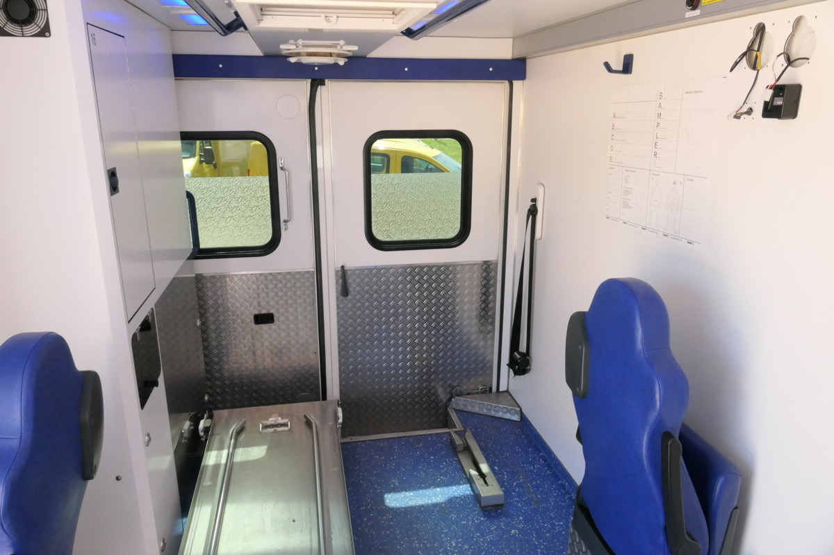Ambulance MERCEDES-BENZ Sprinter 519 CDI Klima Krankenwagen: photos 8