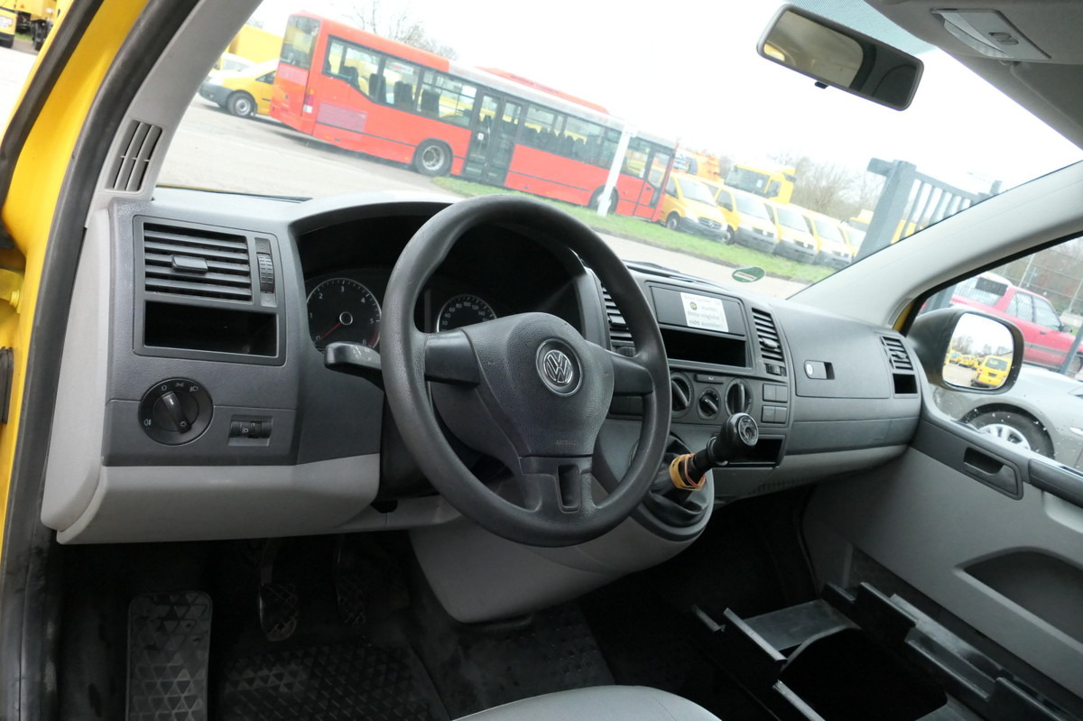 Photo d'intérieur 1: Fourgonnette VW T5 Transporter 2.0 TDI PARKTRONIK EURO-5 2xSCHIE
