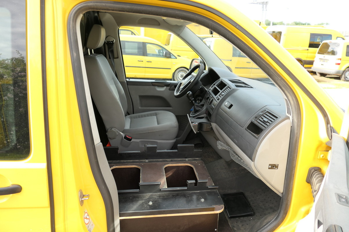 Photo d'intérieur 1: Fourgonnette VW T5 Transporter 2.0 TDI PARKTRONIK EURO-5 2xSCHIE