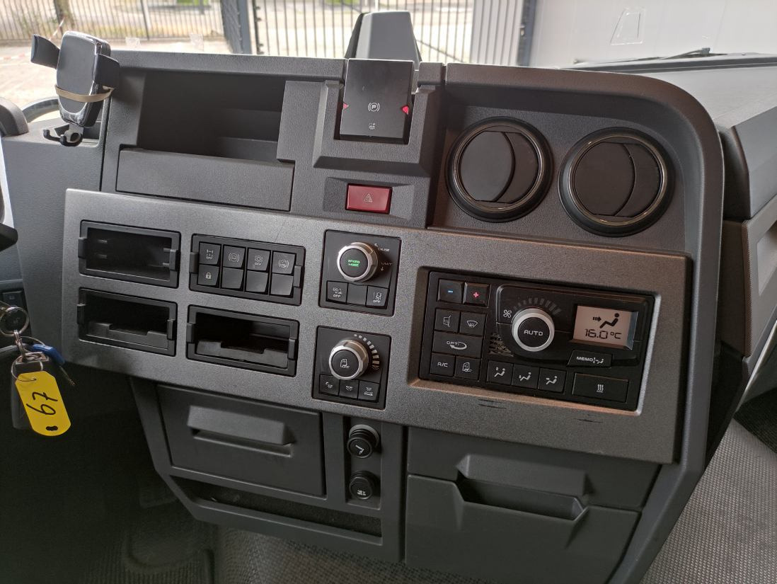Renault T430 4x2 Sleeper Cab - Tracteur routier: photos 4 Renault T430 4x2 Sleeper Cab - Tracteur routier: photos 4