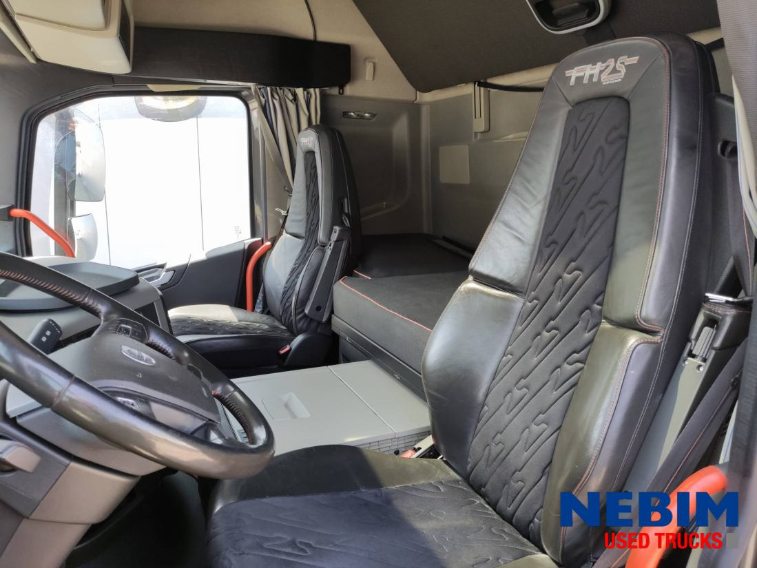 Volvo FH 540 25th Anniversary ED - Dual Clutch / Dynamic Steering / I-park Cool - Tracteur routier: photos 2 Volvo FH 540 25th Anniversary ED - Dual Clutch / Dynamic Steering / I-park Cool - Tracteur routier: photos 2