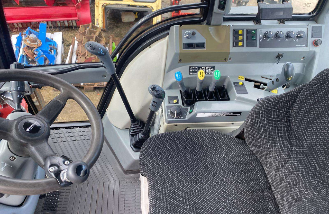 Valtra T160 - Tracteur agricole: photos 5 Valtra T160 - Tracteur agricole: photos 5