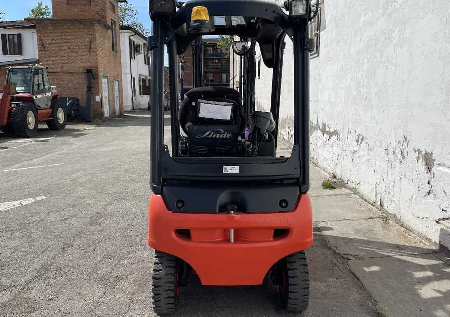 Linde E 16 P-02 - Chariot élévateur électrique: photos 2 Linde E 16 P-02 - Chariot élévateur électrique: photos 2