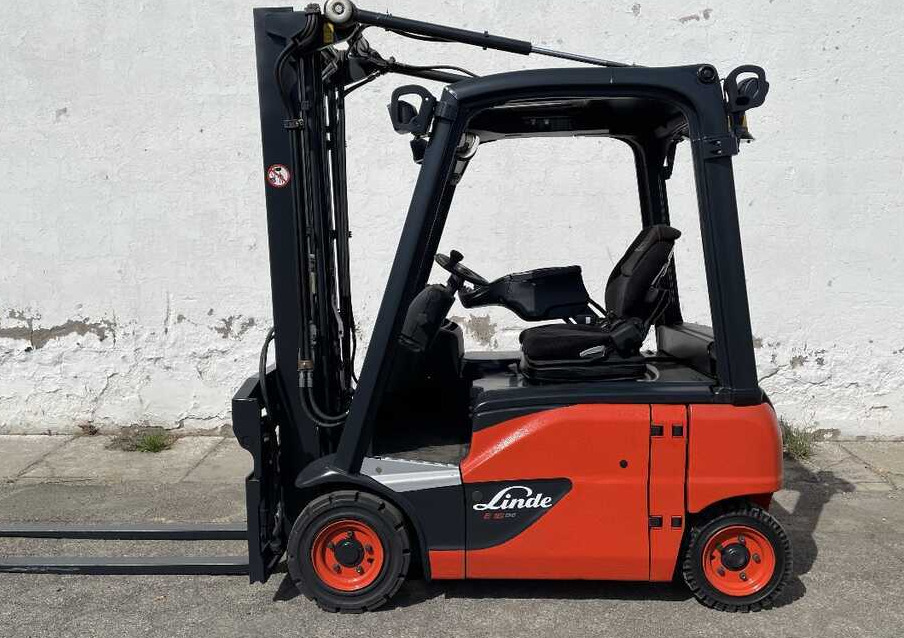 Linde E 16 P-02 - Chariot élévateur électrique: photos 4 Linde E 16 P-02 - Chariot élévateur électrique: photos 4
