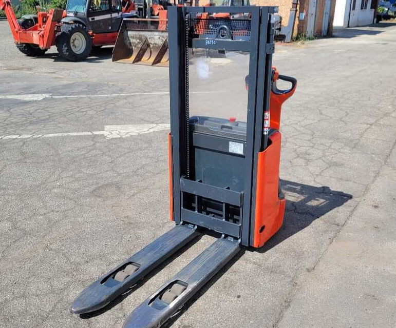Linde L 10 (600 ore lavoro) - Gerbeur: photos 2 Linde L 10 (600 ore lavoro) - Gerbeur: photos 2