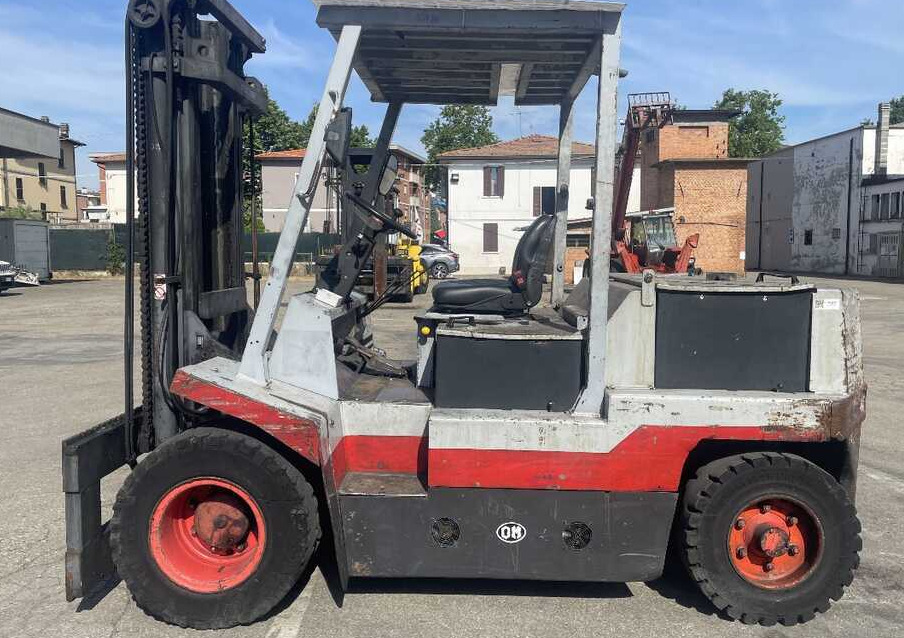 OM E 80 N - Chariot élévateur électrique: photos 2 OM E 80 N - Chariot élévateur électrique: photos 2