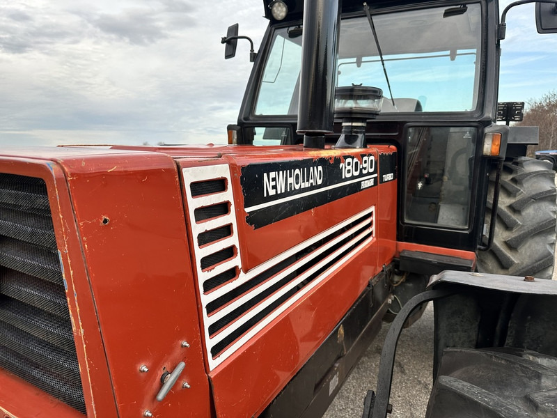 New Holland 180-90 DT - Tracteur agricole: photos 2 New Holland 180-90 DT - Tracteur agricole: photos 2