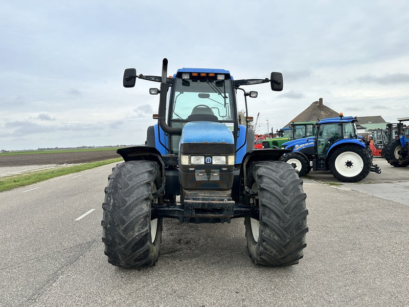 New Holland TM 135 - Tracteur agricole: photos 2 New Holland TM 135 - Tracteur agricole: photos 2