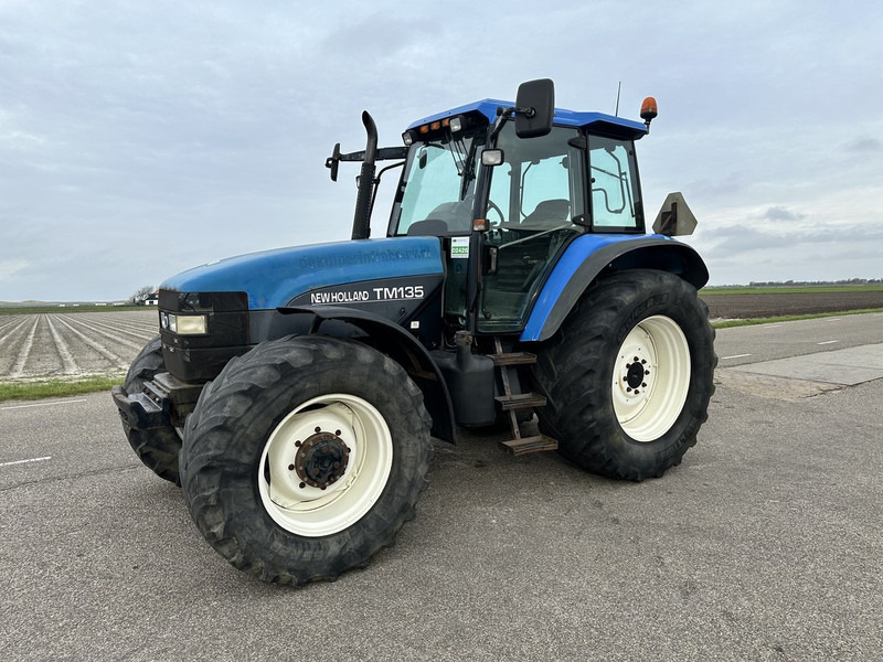 New Holland TM 135 - Tracteur agricole: photos 1 New Holland TM 135 - Tracteur agricole: photos 1