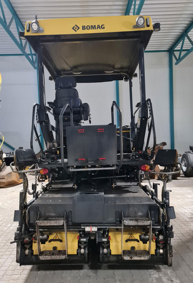 Bomag BF 300 P-2 - Finisseur: photos 4 Bomag BF 300 P-2 - Finisseur: photos 4