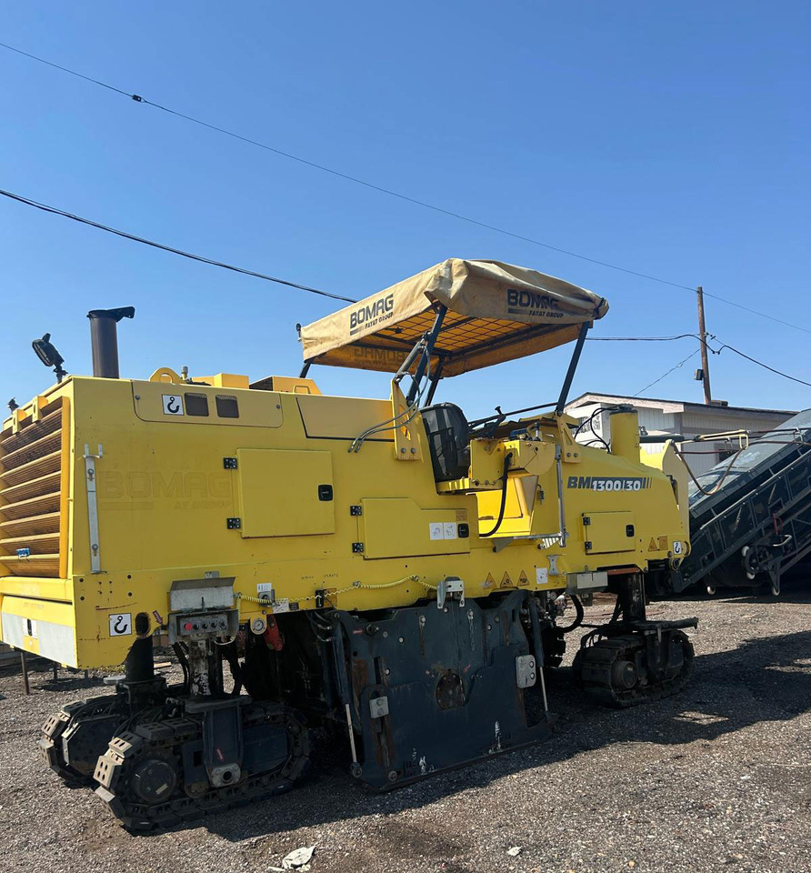 Bomag BM 1300/30 - Fraiseuse à froid: photos 1 Bomag BM 1300/30 - Fraiseuse à froid: photos 1