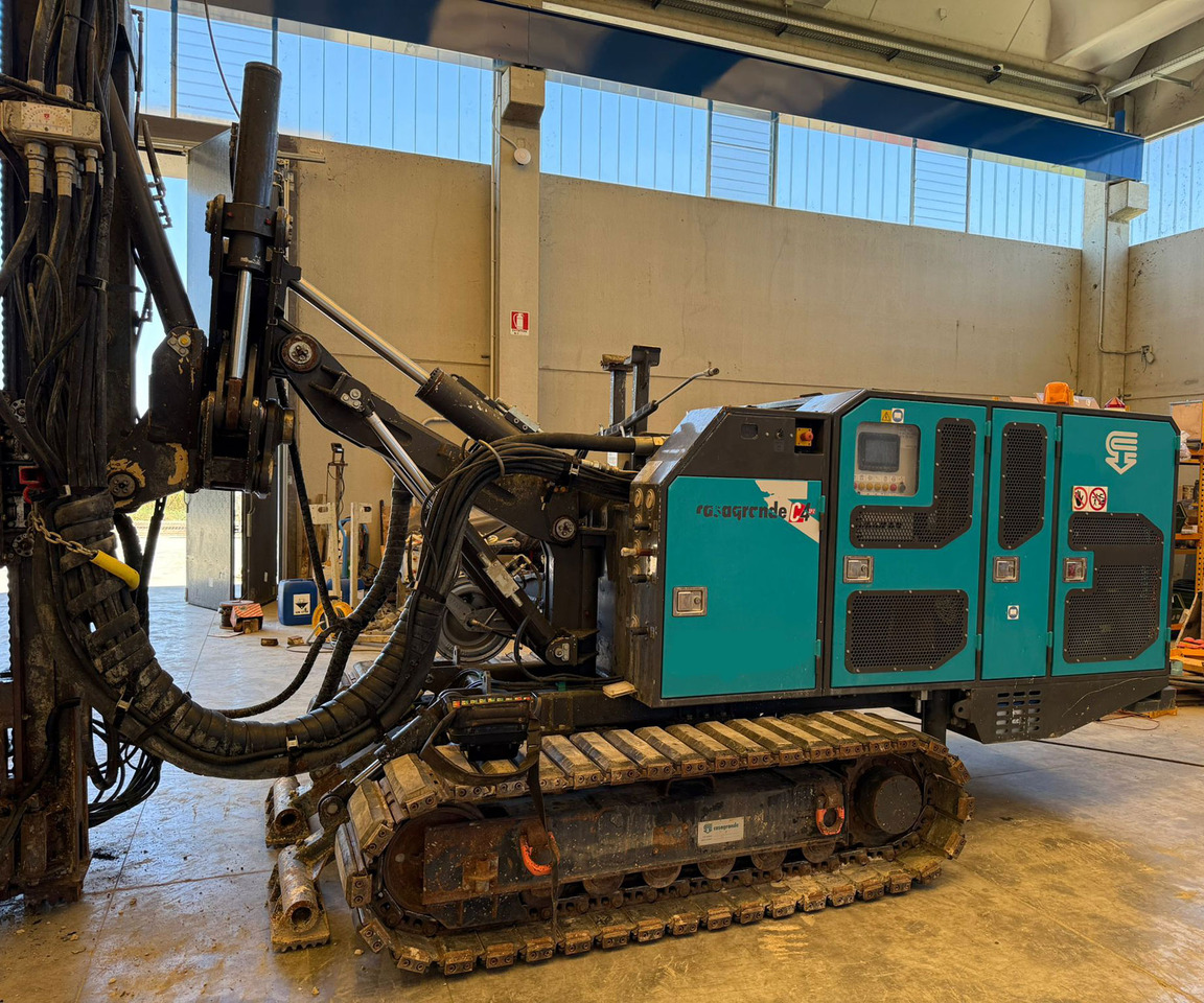 Casagrande C4 XP-2 - Mât de battage: photos 1 Casagrande C4 XP-2 - Mât de battage: photos 1