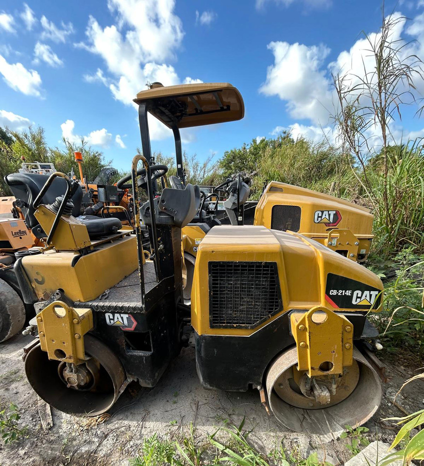 Caterpillar CB-214E - Compacteur: photos 1 Caterpillar CB-214E - Compacteur: photos 1