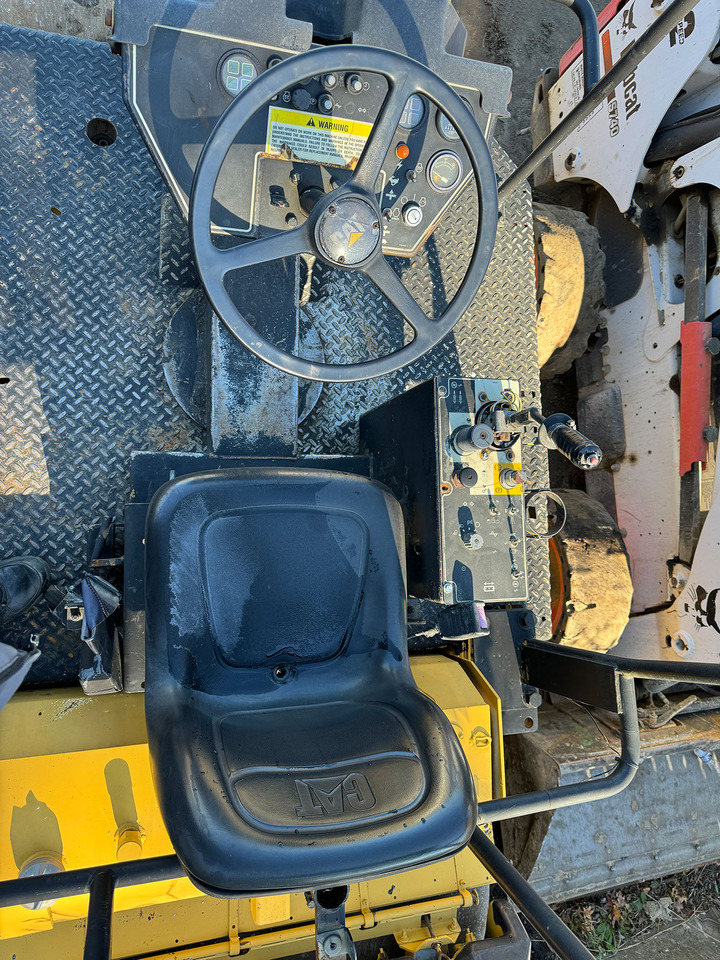 Caterpillar CB-434C - Rouleau compresseur: photos 5 Caterpillar CB-434C - Rouleau compresseur: photos 5