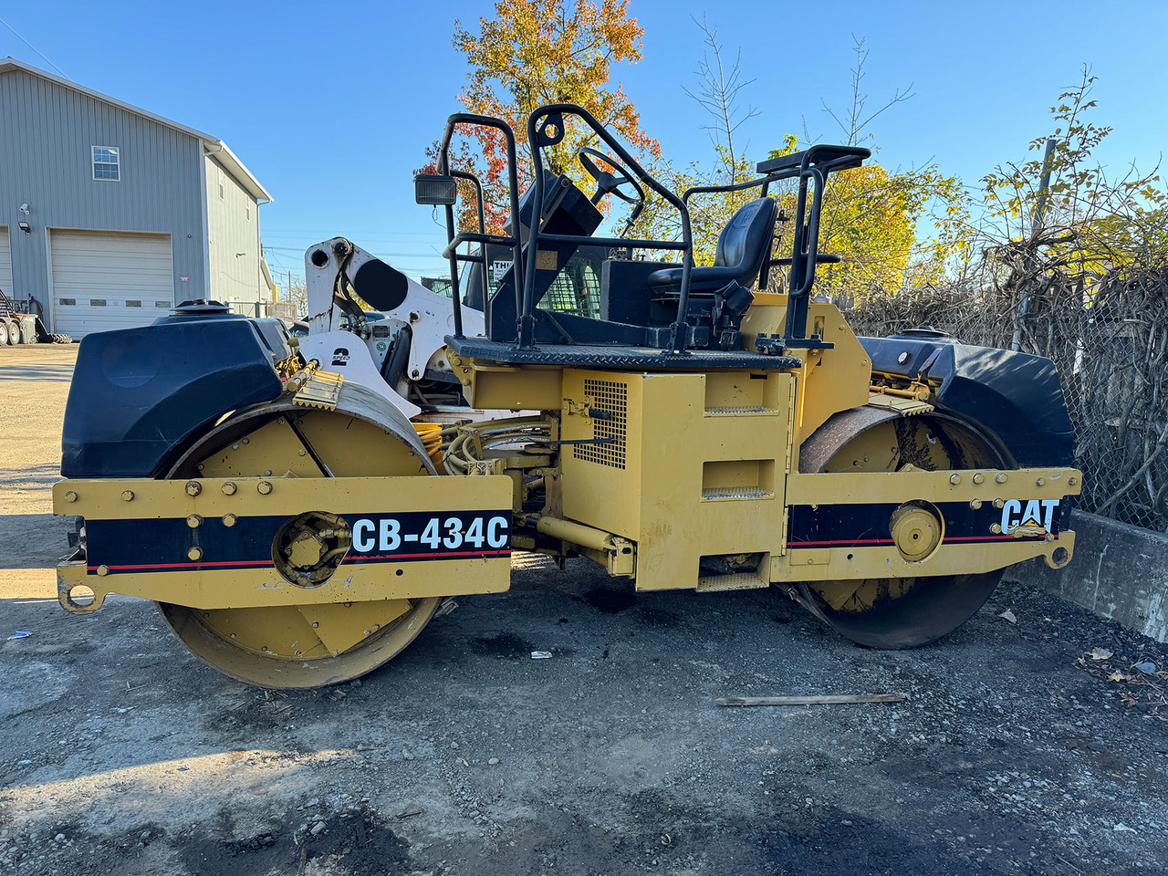 Caterpillar CB-434C - Rouleau compresseur: photos 3 Caterpillar CB-434C - Rouleau compresseur: photos 3