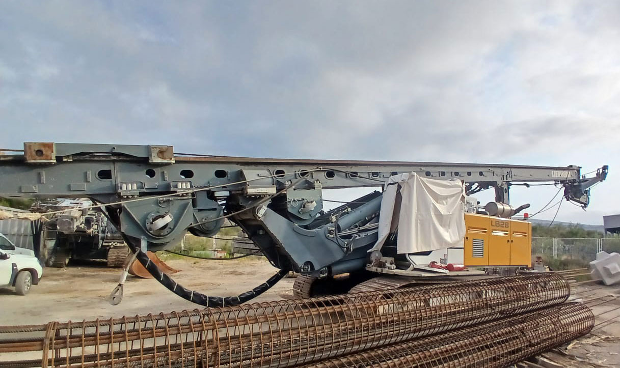 Liebherr LB28 - Mât de battage: photos 3 Liebherr LB28 - Mât de battage: photos 3